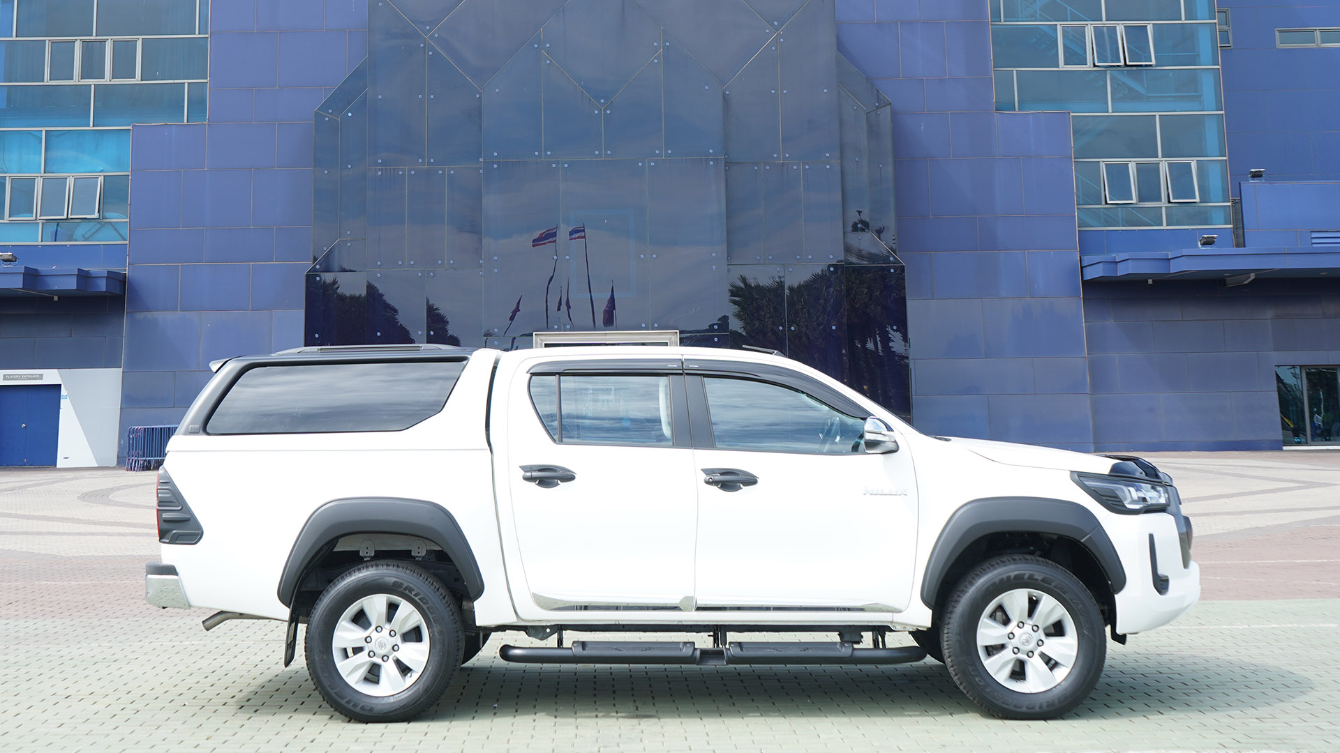 คิ้วประตูรถกระบะ แมกซ์ไซด์โมลดิ้ง MAXSIDE MOLDING สำหรับรถกระบะสี่ประตู 